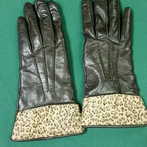 Mahogany brown ladies leather gloves.